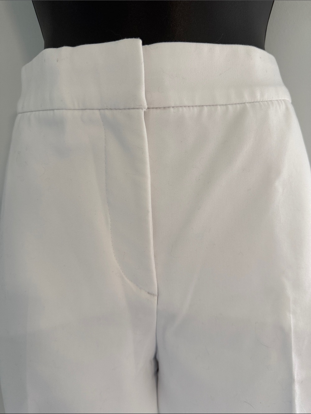 Investments Women’s White Bermuda shorts SZ14 - Picture 3 of 15
